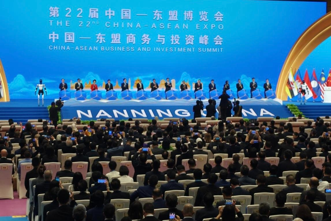 意昂机器人闪耀中国-东盟博览会，以具身智能助力国际盛会